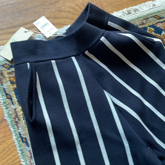 Women’s Medium cropped striped pants with tags - Picture 4 of 6
